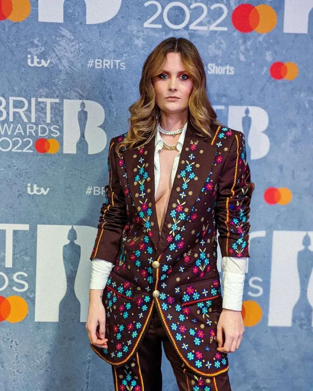 BRIT gecəsində geyimlər “danışdı” - FOTOLAR