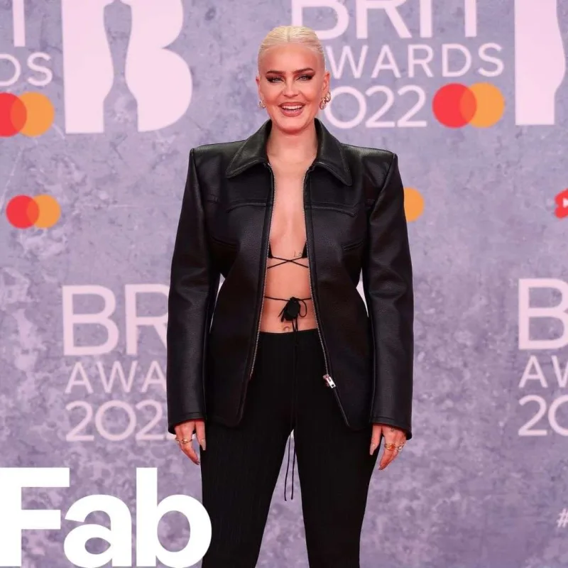 BRIT gecəsində geyimlər “danışdı” - FOTOLAR