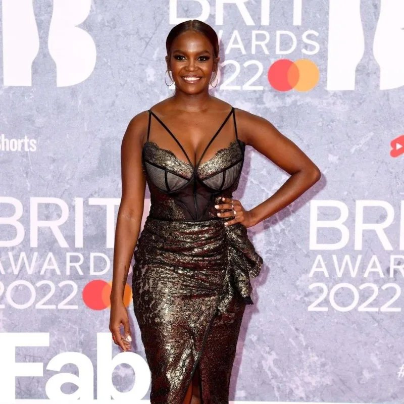 BRIT gecəsində geyimlər “danışdı” - FOTOLAR