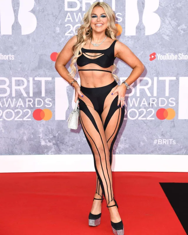 BRIT gecəsində geyimlər “danışdı” - FOTOLAR