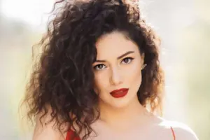 Aparıcı blogerlərə söz atdı