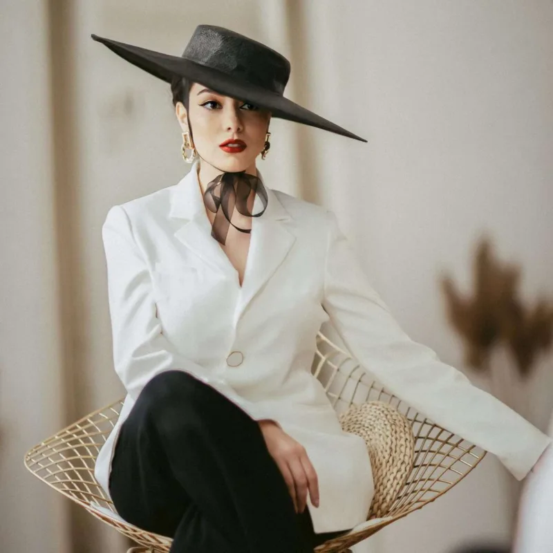 Aparıcı blogerlərə söz atdı