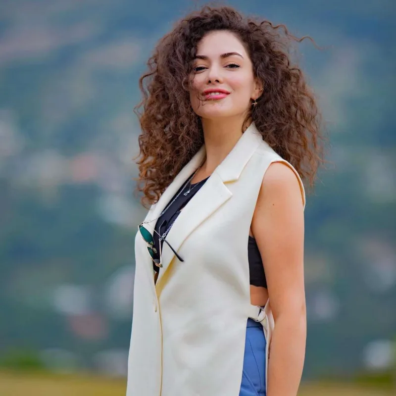 Aparıcı blogerlərə söz atdı