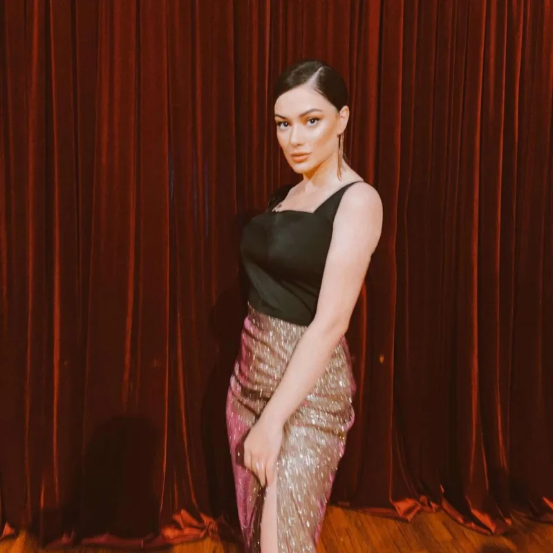 Aparıcı blogerlərə söz atdı