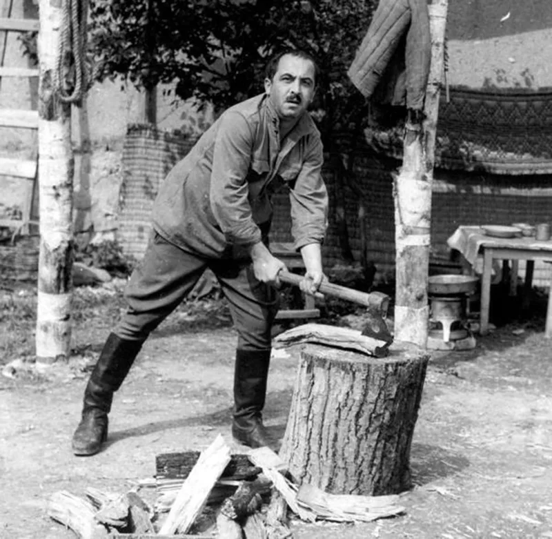 Xanımı Yaşar Nurinin əşyalarını muzeyə verdi