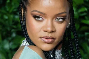 Rihanna səhnəyə qayıdır