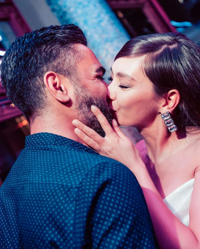 Öpüşdükləri fotoya 1 saata yarım milyona yaxın “like” gəldi