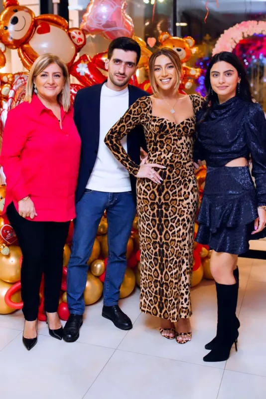 Röya evində Sevgililər günü partisi keçirdi - Video