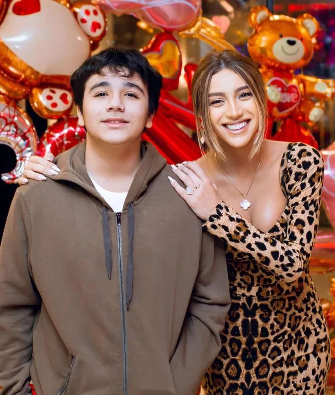 Röya evində Sevgililər günü partisi keçirdi - Video