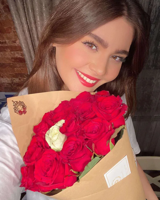 Van Dammın oğlundan azərbaycanlı həyat yoldaşı ilə bağlı paylaşım