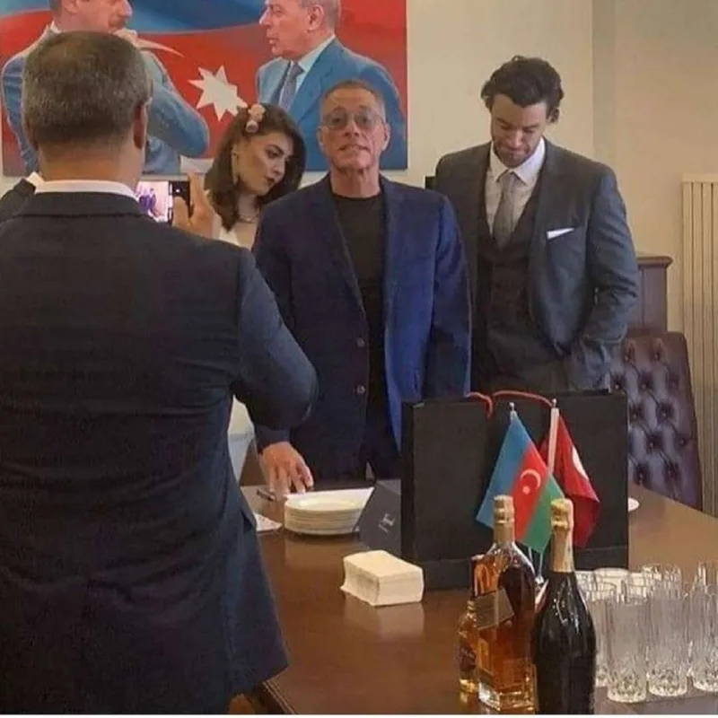 Van Dammın oğlundan azərbaycanlı həyat yoldaşı ilə bağlı paylaşım