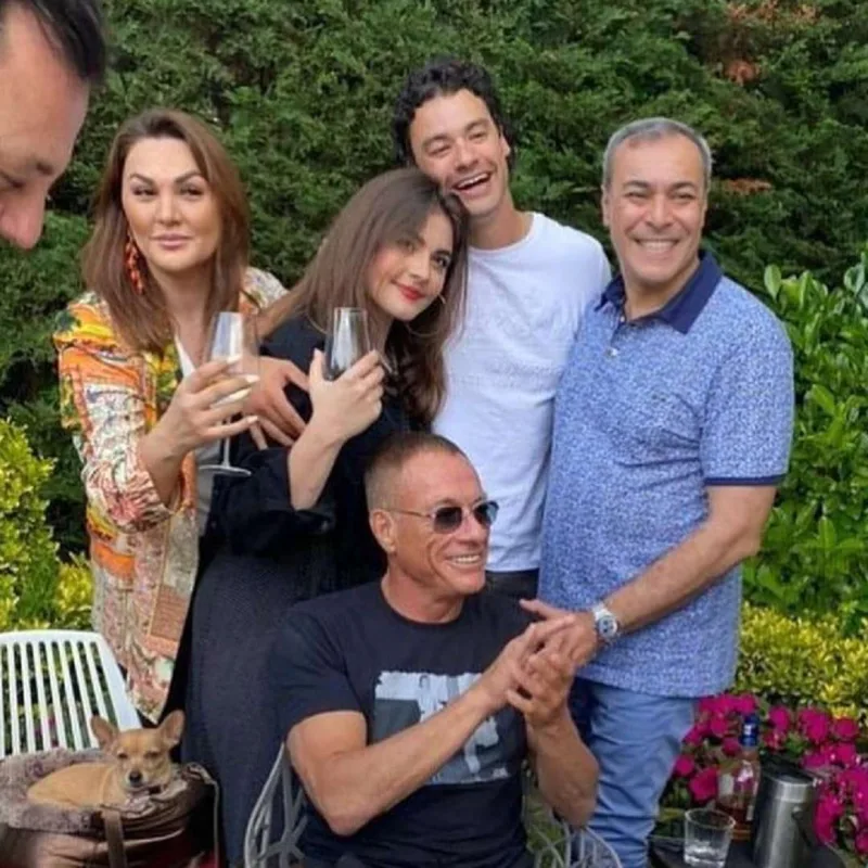 Van Dammın oğlundan azərbaycanlı həyat yoldaşı ilə bağlı paylaşım