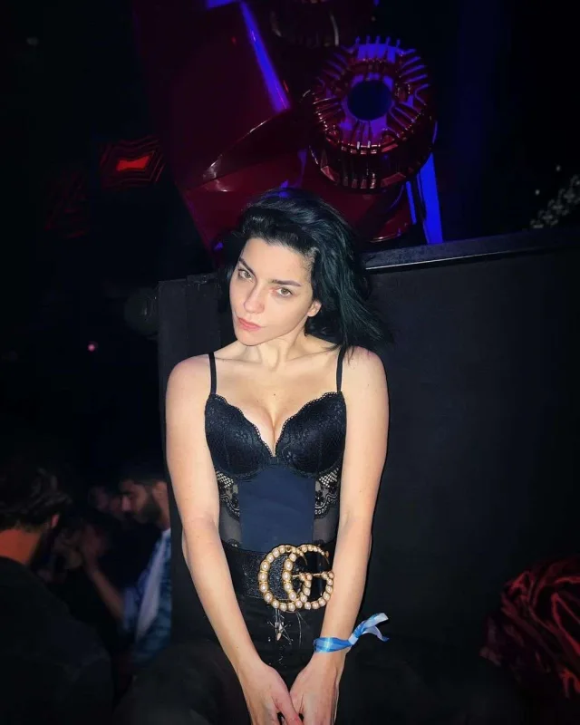 Keçmiş ərinin keçmiş dostu...