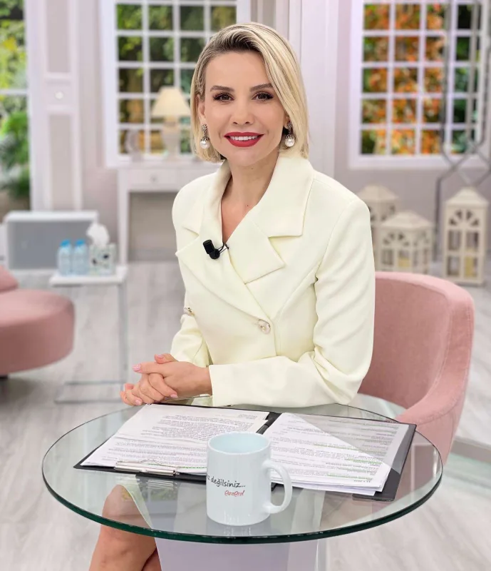 Esra Erolun ayrılıq sevinci