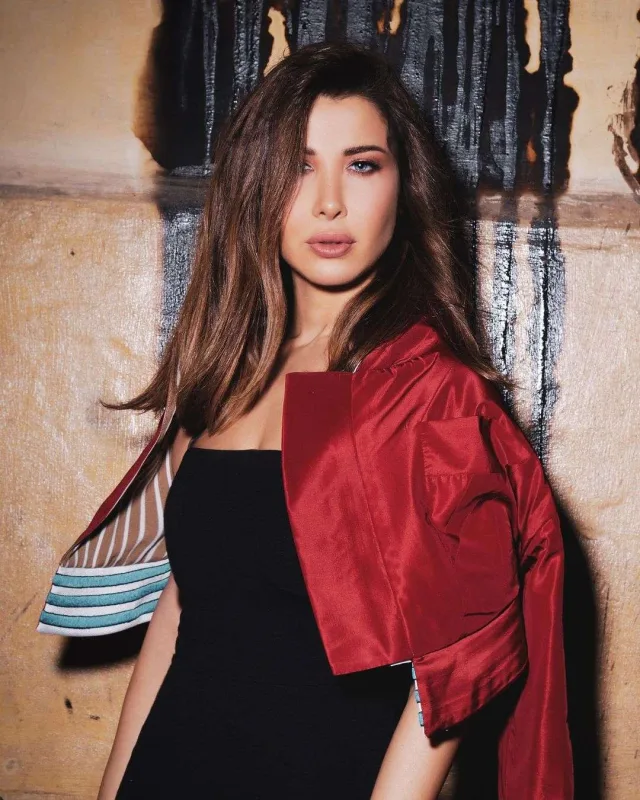 “Inta Eyh”in ifaçısı azərbaycanlı ilə müqavilə bağladı