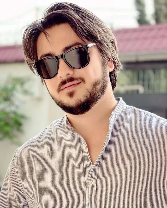 “Inta Eyh”in ifaçısı azərbaycanlı ilə müqavilə bağladı