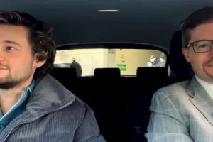 Eldar və amerikan diplomat mahnı oxudu