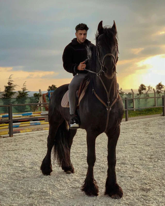 “Qazanıram, xərcləyirəm”