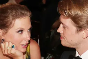 Beş illik sevgilisi ilə nişanlandı