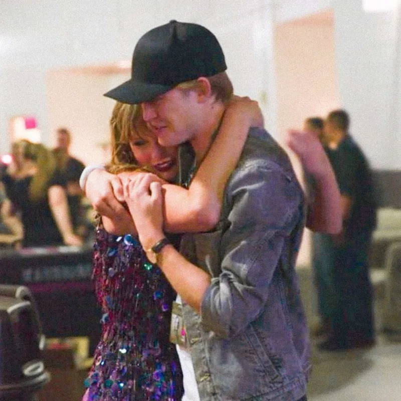 Beş illik sevgilisi ilə nişanlandı