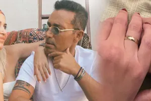 Mustafa üç illik sevgilisi ilə nişanlandı