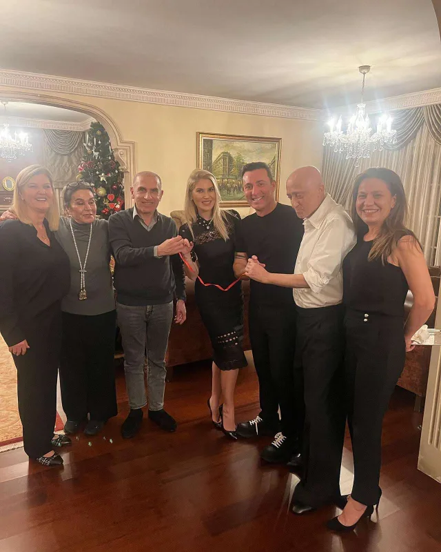 Mustafa üç illik sevgilisi ilə nişanlandı