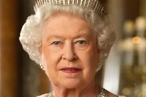 95 yaşlı kraliça koronaya yoluxdu