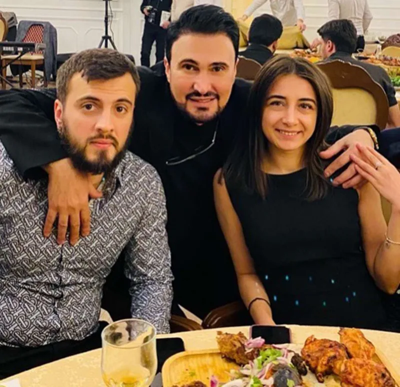 “Deyirlər,  kürəkəndən oğul,  gəlindən qız olmaz”