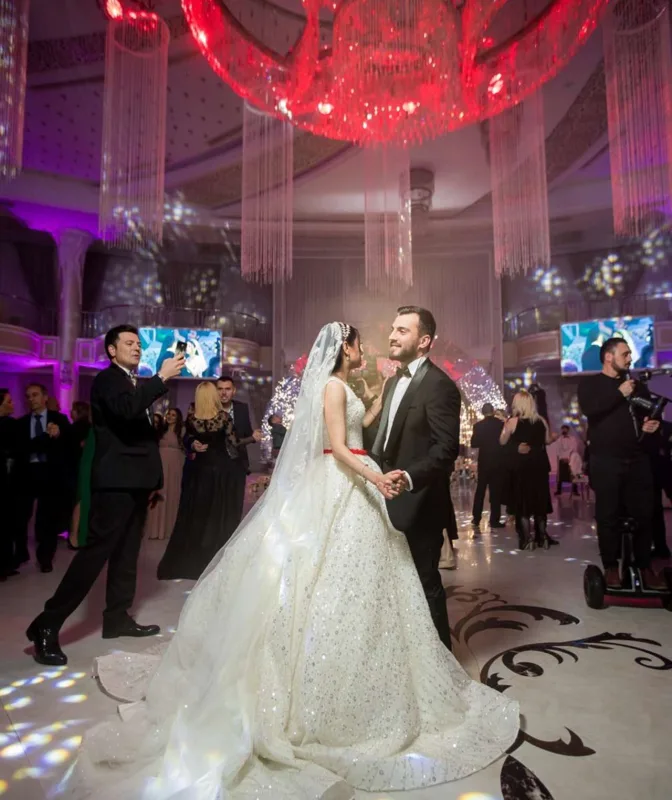 “Deyirlər,  kürəkəndən oğul,  gəlindən qız olmaz”