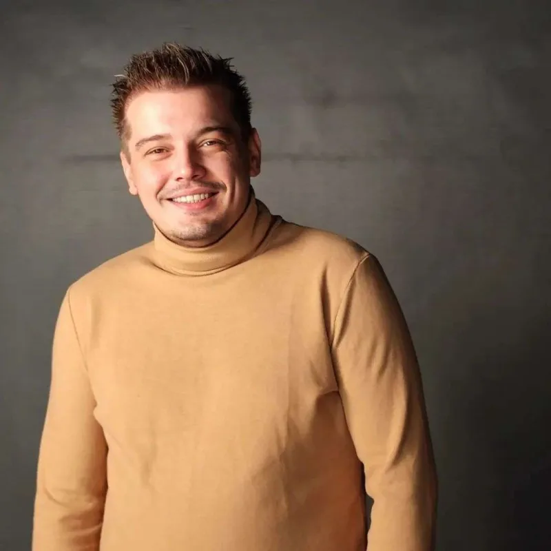 Arda Kural gəncliyinə döndü