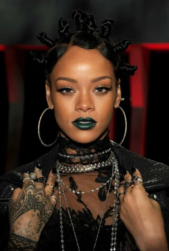 34 yaşlı Rihannanın təkamülü fotolarda