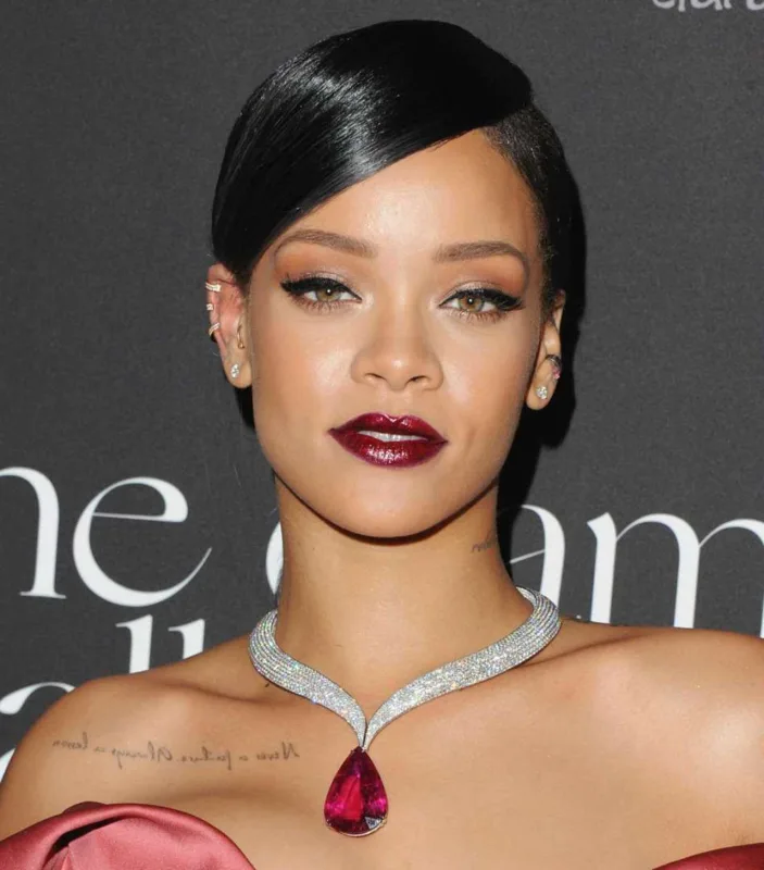 34 yaşlı Rihannanın təkamülü fotolarda
