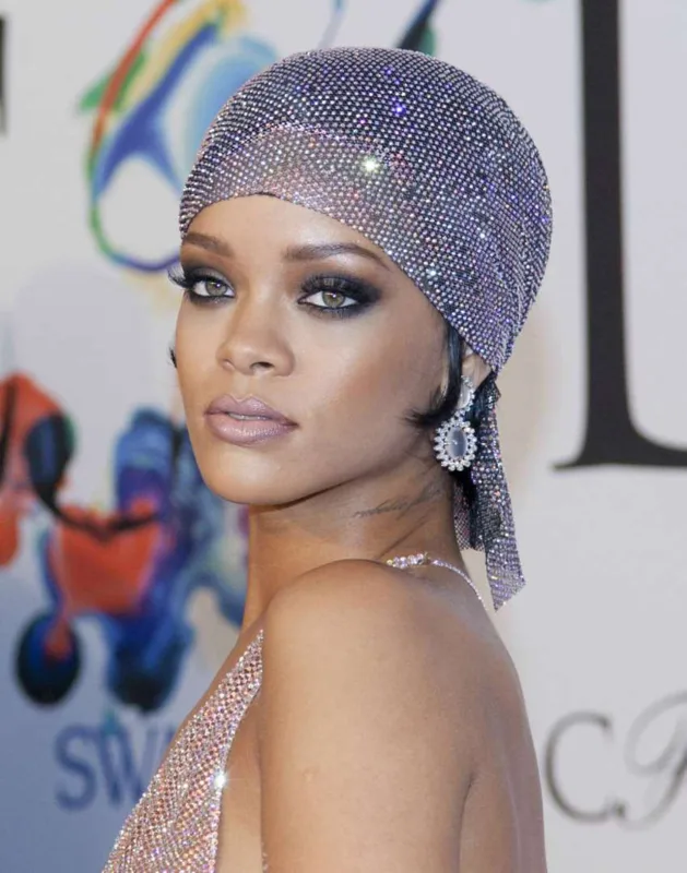 34 yaşlı Rihannanın təkamülü fotolarda