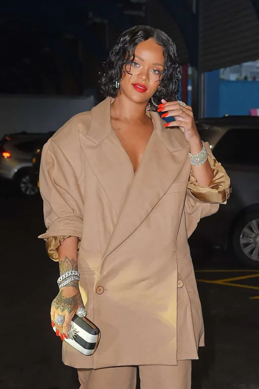 34 yaşlı Rihannanın təkamülü fotolarda