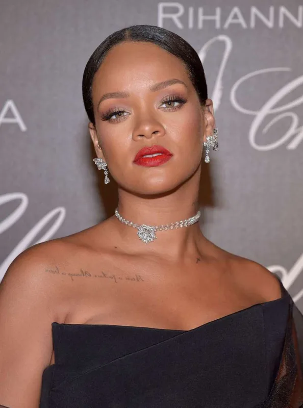 34 yaşlı Rihannanın təkamülü fotolarda