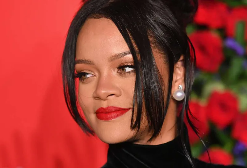 34 yaşlı Rihannanın təkamülü fotolarda