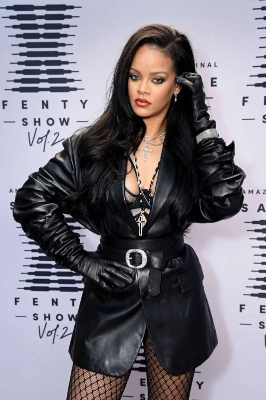 34 yaşlı Rihannanın təkamülü fotolarda