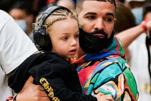 Oğluna 77 minlik hədiyyə aldı