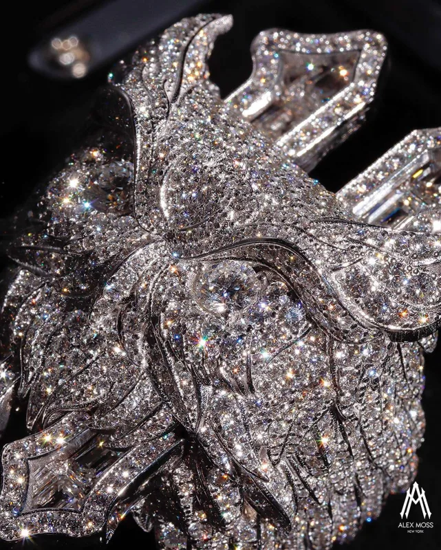 Oğluna 77 minlik hədiyyə aldı