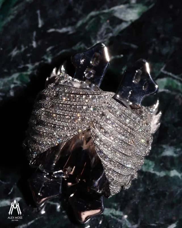 Oğluna 77 minlik hədiyyə aldı