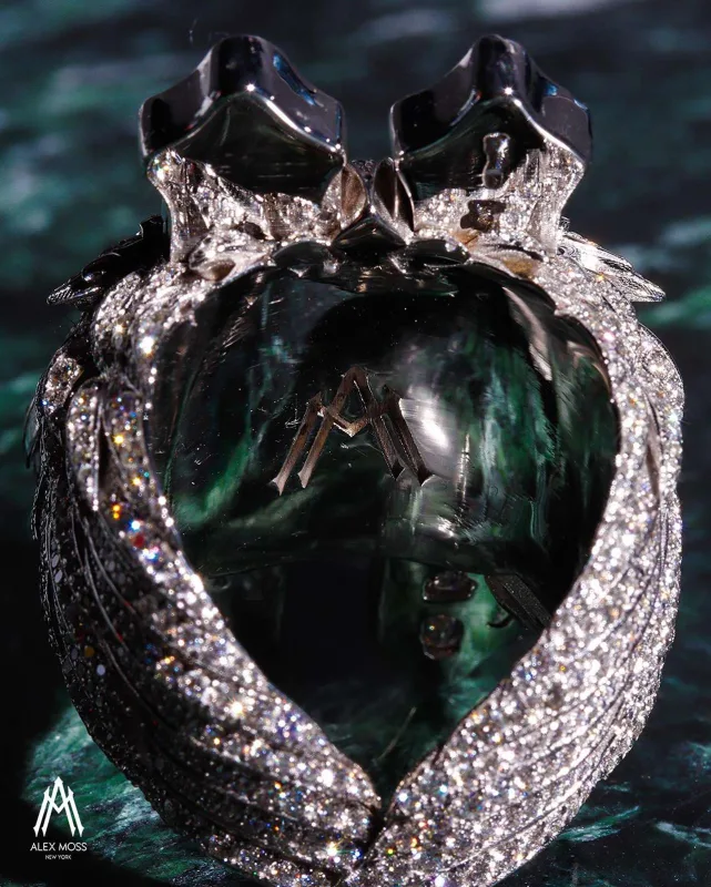 Oğluna 77 minlik hədiyyə aldı