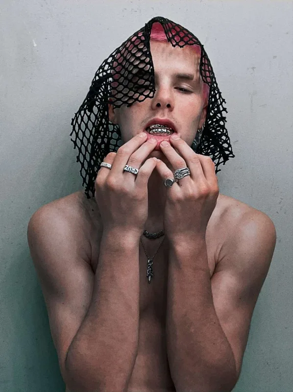 Bekhamın oğlu müğənniliyə başlayır