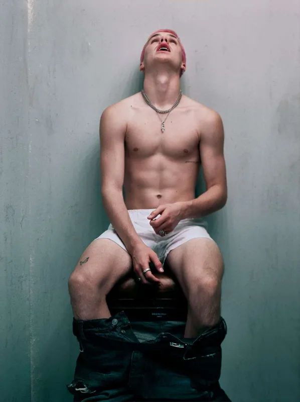 Bekhamın oğlu müğənniliyə başlayır