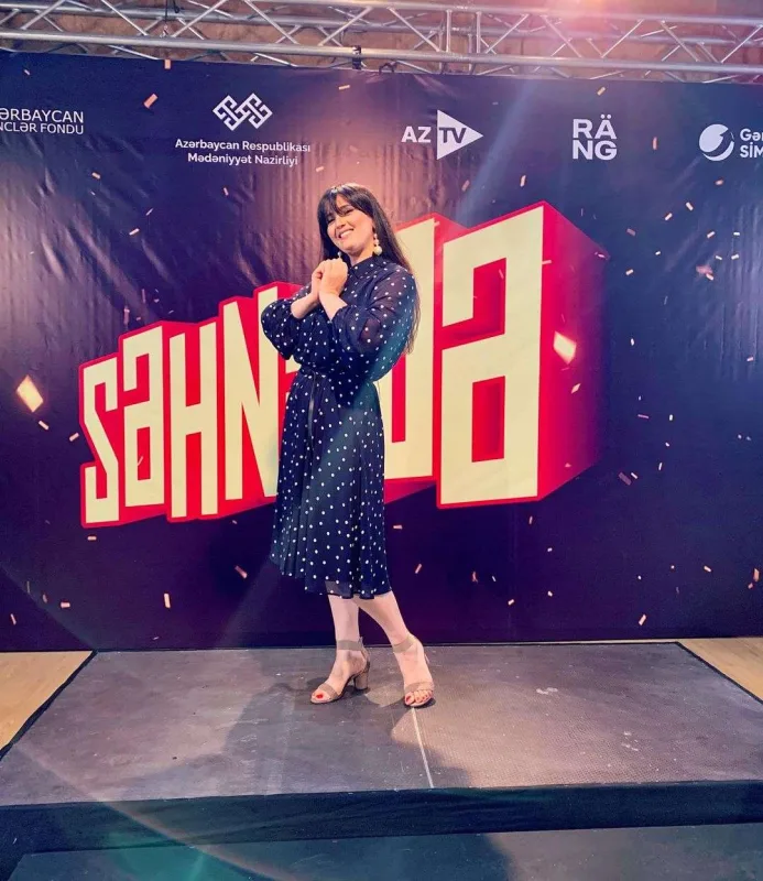 “100 kilo çəki ilə çimərlik geyimində foto çəkdirir”