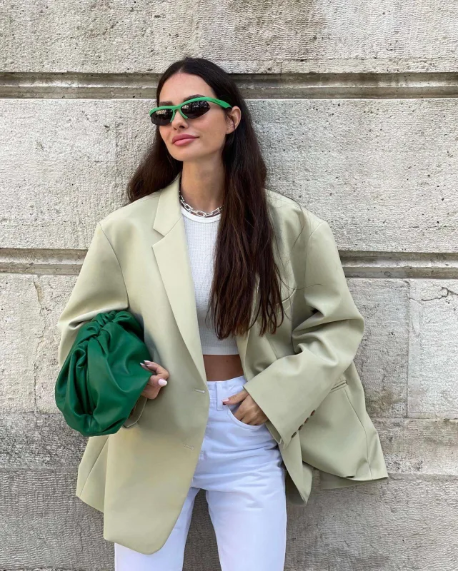 Reklam etdiyi kremə görə tənqid olundu