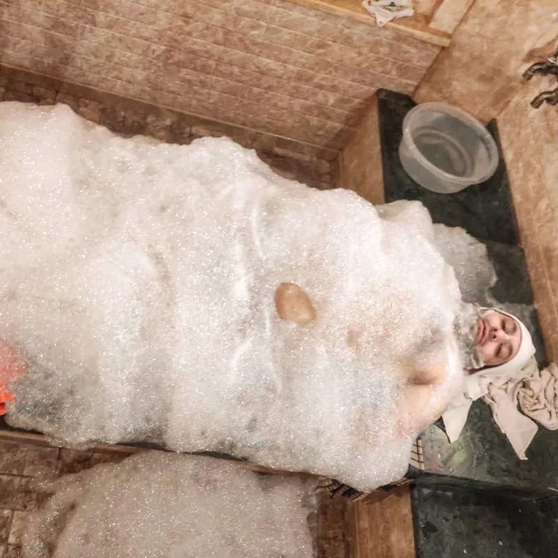 Elcanın hamamdakı şəkli tənqid olundu