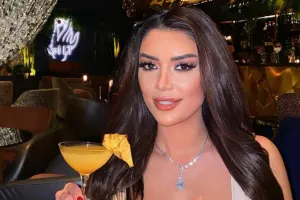 Dostunun keçmiş əri ilə evlənir