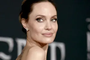 “Ukraynadakı insanlar üçün dua edirəm” - Coli