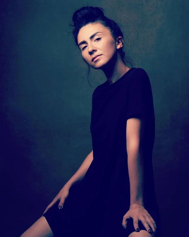 “Anamın dostları sığınacaqda oturublar”