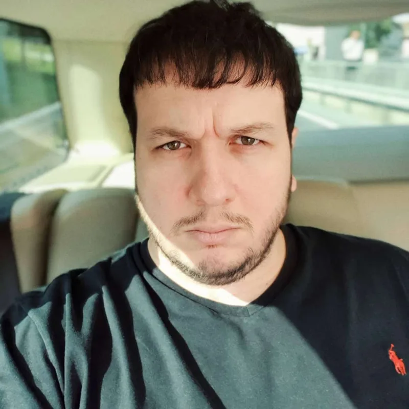 Şahan Gökbakar türk kişiləri tənqid etdi